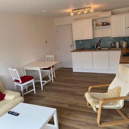 Adorable One-Bedroom Flat With Patio Garden. Southwick  Exterior foto