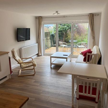 Adorable One-Bedroom Flat With Patio Garden. Southwick  Exterior foto