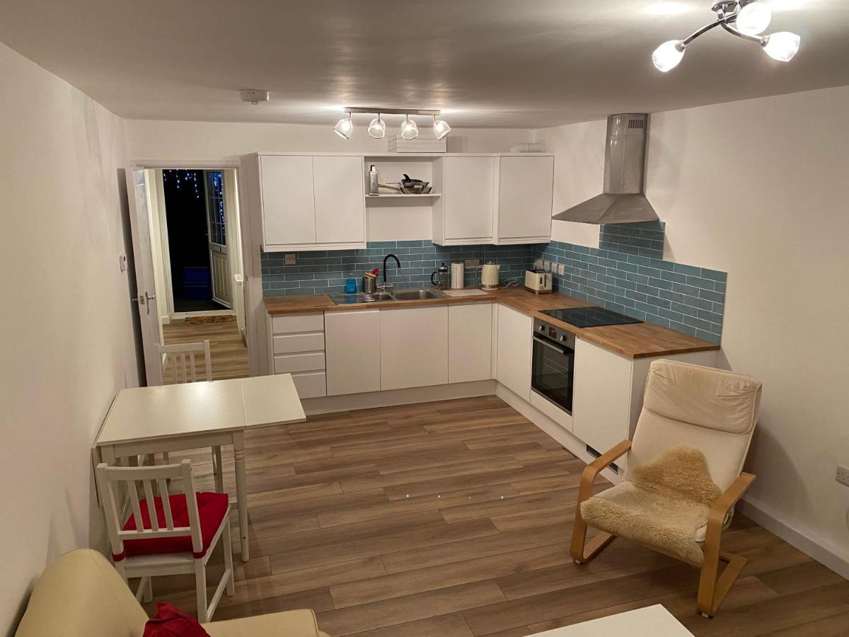 Adorable One-Bedroom Flat With Patio Garden. Southwick  Exterior foto