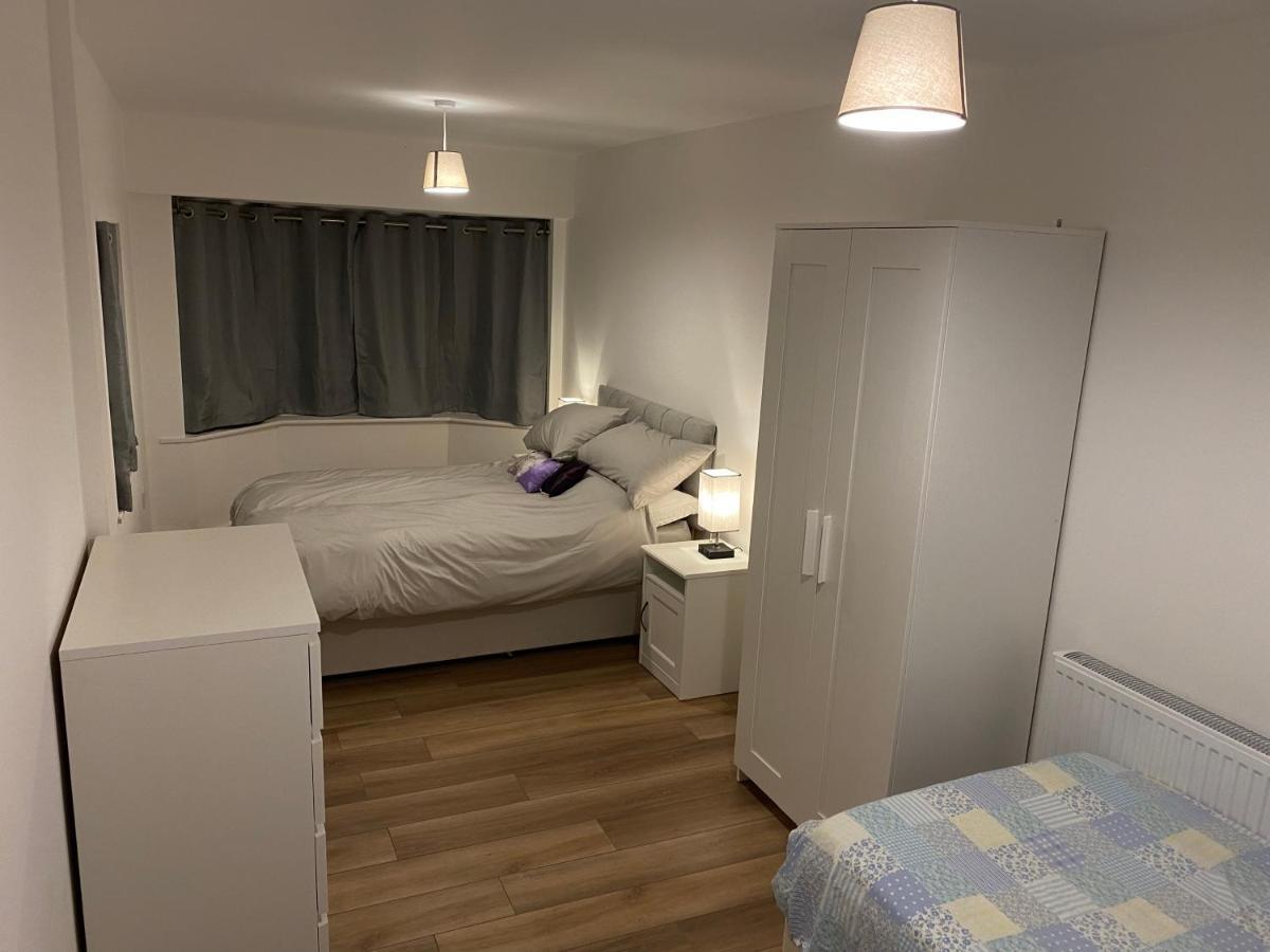 Adorable One-Bedroom Flat With Patio Garden. Southwick  Exterior foto