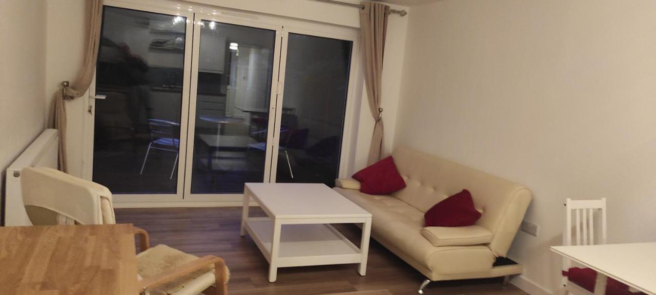 Adorable One-Bedroom Flat With Patio Garden. Southwick  Exterior foto