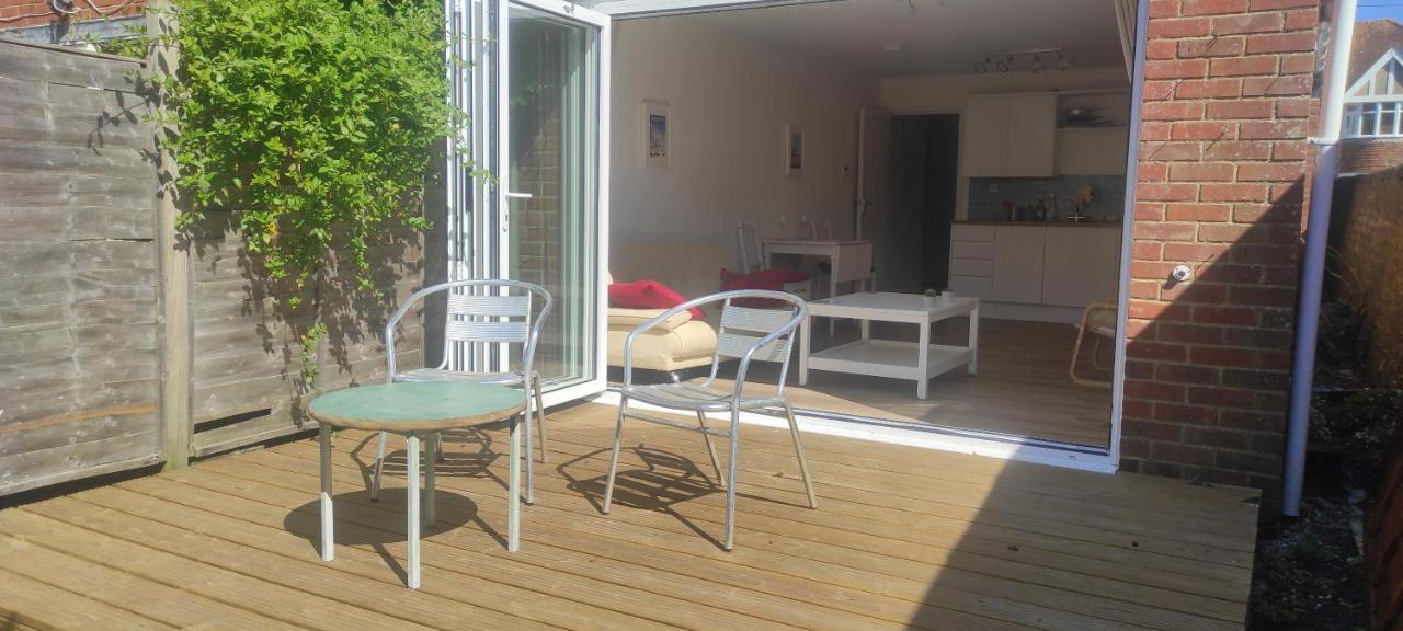 Adorable One-Bedroom Flat With Patio Garden. Southwick  Exterior foto